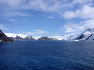 Admiraly Bay (King-George-Island) mit Teilen der Arctowski-Station