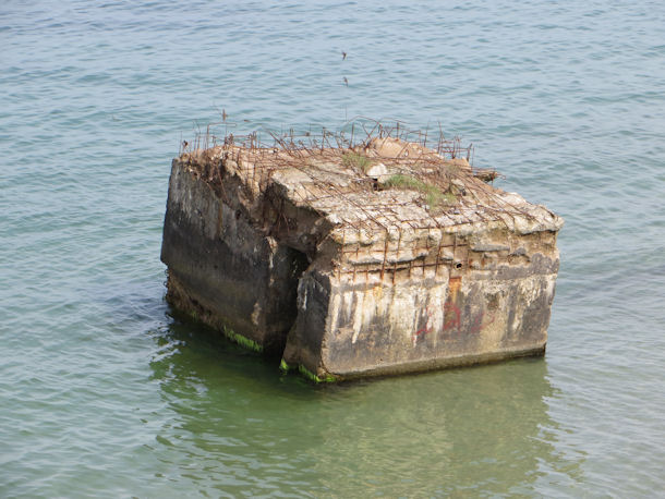 berreste einer Bunkeranlage bei Ahrenshoop