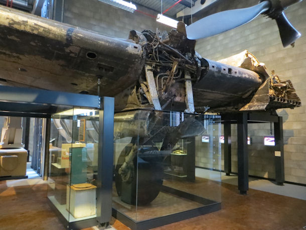 Tragfl�che des aus dem W�nsdorfer Sees geborgenen Lancaster-Bombers im Deutsche Technikmuseum in Berlin