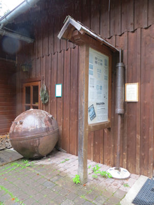 Seemine und Torpedo Zaunknig