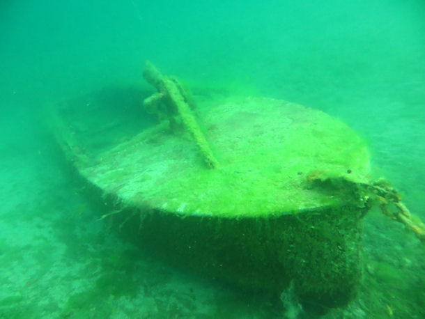 Wrack eines Patrouillenbootes im Baikalsee